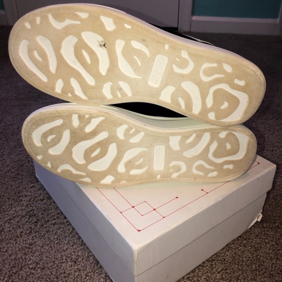 Alexander mcQueens studded oversized sneaker - Picture 6 of 8